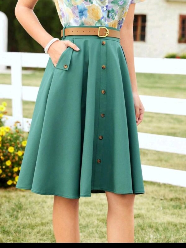 Falda amplia verde con boton Talla G