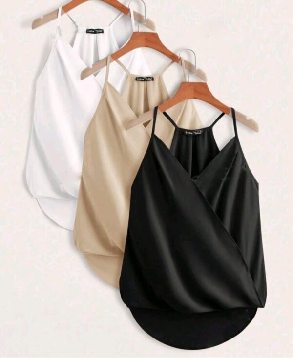 CONJUNTO DE 3 CAMISETAS BEIGE BLANCO NEGRA L